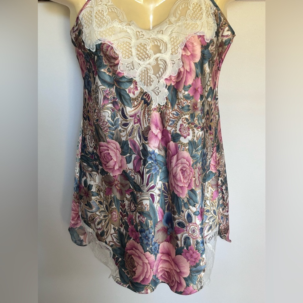 Vintage Victoria’s Secret Gold‎ Label Slip nightgown